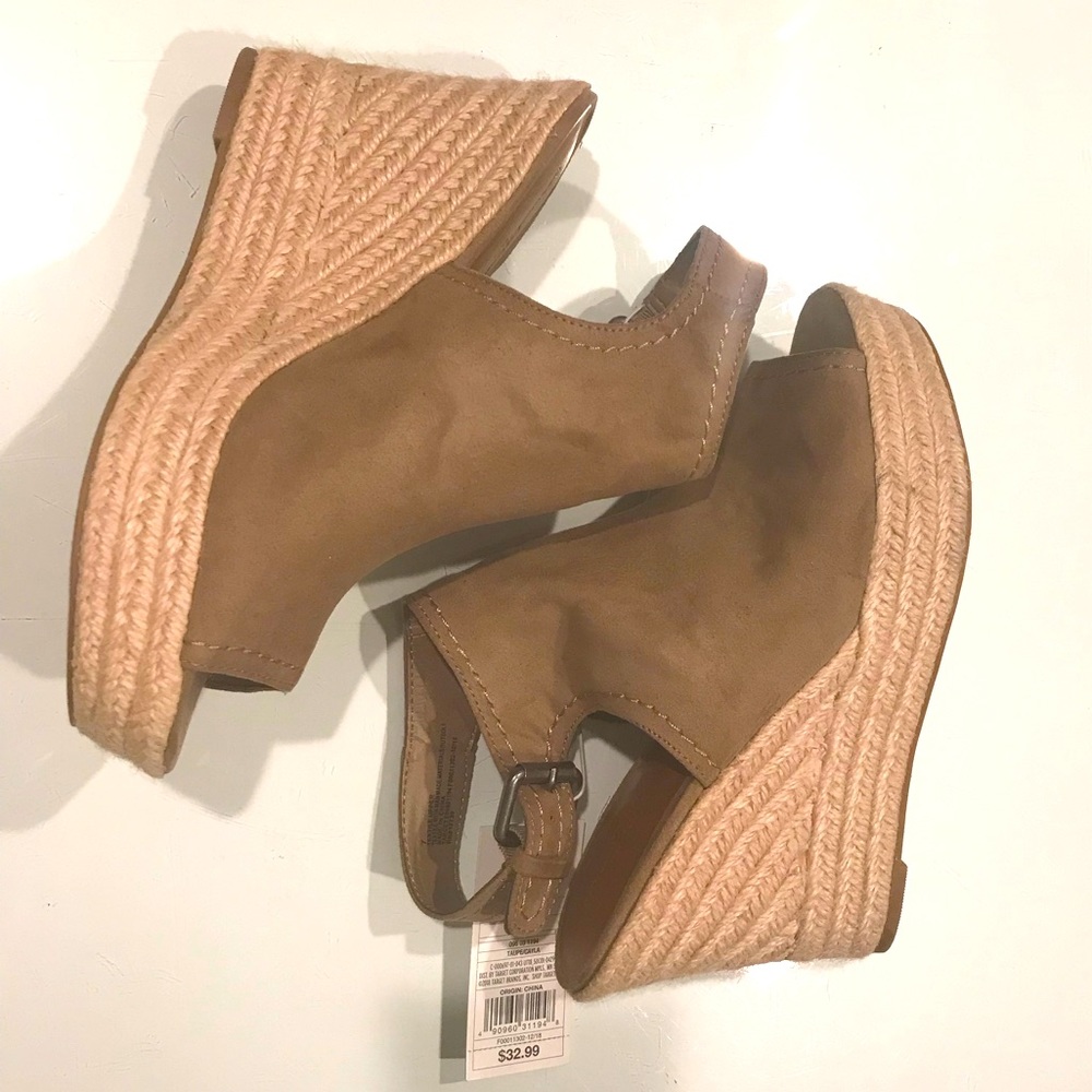 Universal thread beige wedges brand new with tags